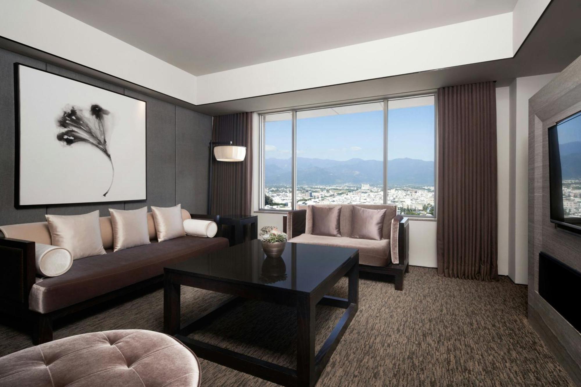 Sheraton Taitung Hotel Exterior foto A suite at the MGM Grand